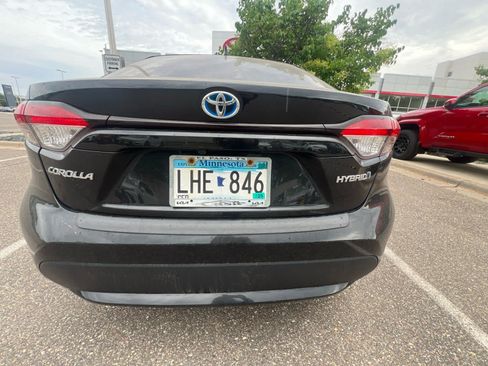 Used 2021 Toyota Corolla LE FWD image 4