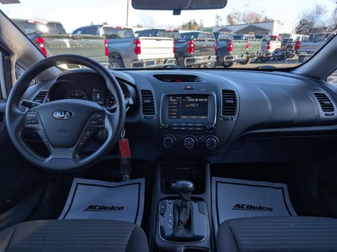 Used 2018 Kia Forte LX w/ LX Popular Package image 2