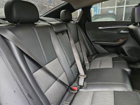 Used 2014 Chevrolet Impala LT w/ Convenience Package image 17