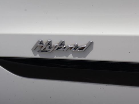 Used 2021 Bentley Bentayga Plug-In Hybrid AWD/4WD image 9
