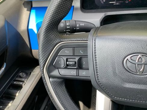 Used 2025 Toyota Tacoma TRD Sport AWD/4WD image 13