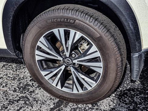 Used 2023 Nissan Rogue SV FWD image 7
