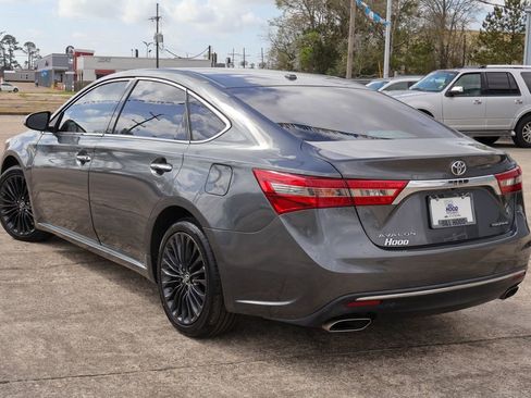 Used 2017 Toyota Avalon Touring image 2
