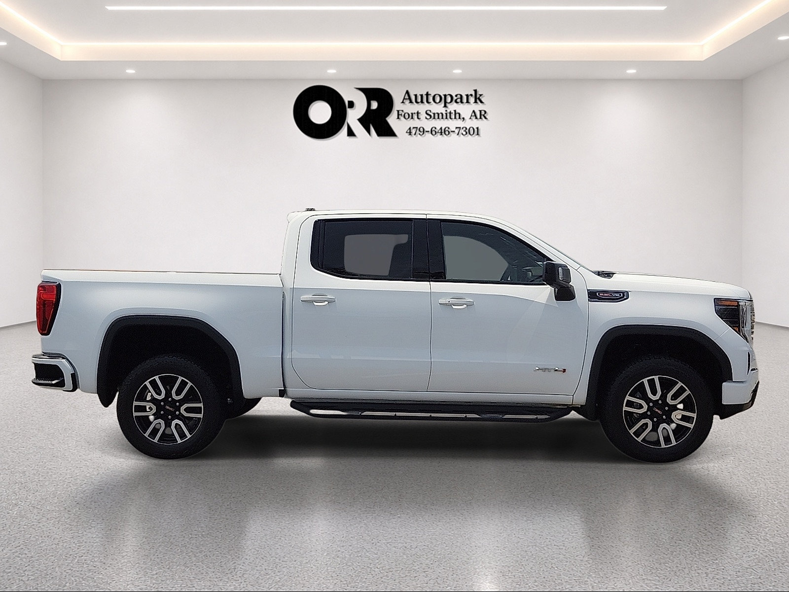 Used 2024 GMC Sierra 1500 AT4 w/ Technology Package AWD/4WD image 6