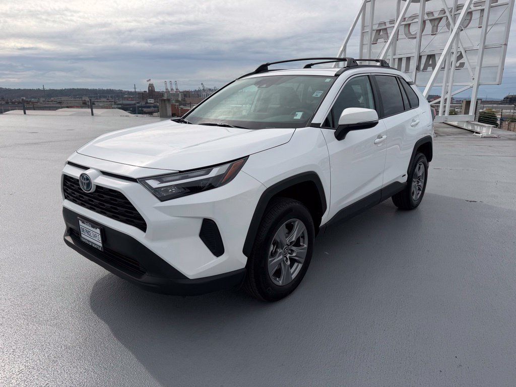 Used 2022 Toyota RAV4 XLE w/ Convenience Package AWD/4WD image 7