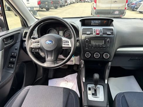 Used 2015 Subaru Forester 2.5i AWD/4WD image 9