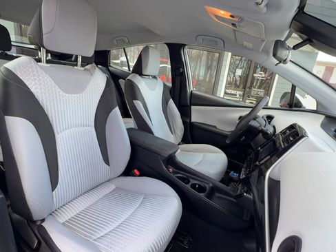Used 2017 Toyota Prius Two image 24