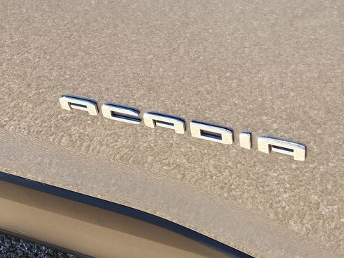 Used 2022 GMC Acadia SLT w/ Technology Package image 8