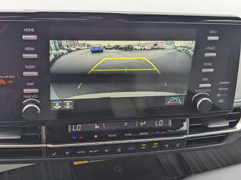 Used 2024 Toyota Sienna Limited FWD image 16