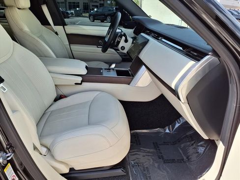 Used 2025 Land Rover Range Rover Long Wheelbase SE AWD/4WD image 9