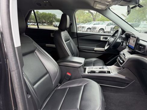 Used 2023 Ford Explorer XLT w/ Equipment Group 202A RWD image 15