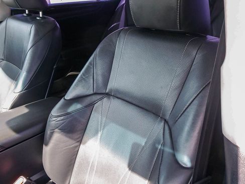 Used 2019 Lexus ES 300h w/ Accessory Package 2 image 21