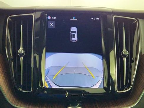 Certified 2023 Volvo XC60 T8 Plus AWD/4WD image 19