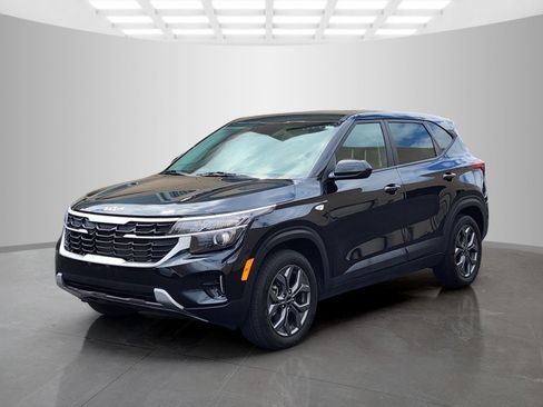Used 2024 Kia Seltos LX AWD/4WD image 3