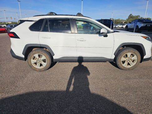 Used 2021 Toyota RAV4 XLE w/ Carpet Mat Package (TMS) FWD image 7