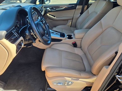 Used 2023 Porsche Macan AWD/4WD image 16