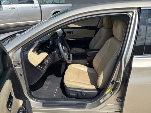 Used 2018 Toyota Avalon XLE Premium FWD image 3