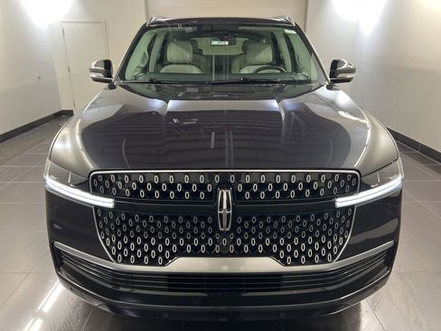 New 2025 Lincoln Navigator Reserve image 2