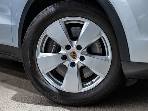 Certified 2023 Porsche Cayenne w/ Premium Package AWD/4WD image 21