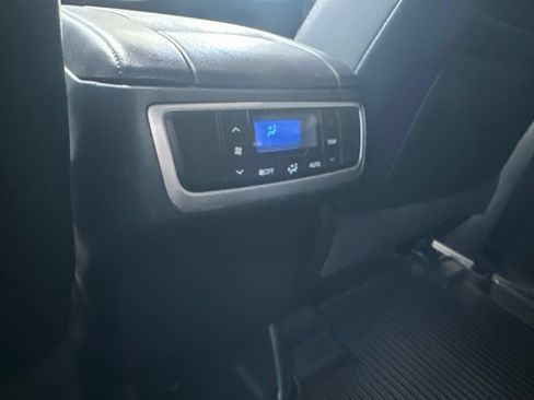 Used 2018 Toyota Highlander SE AWD/4WD image 23