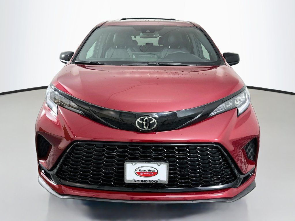 Used 2026 Toyota Sienna XSE FWD image 2