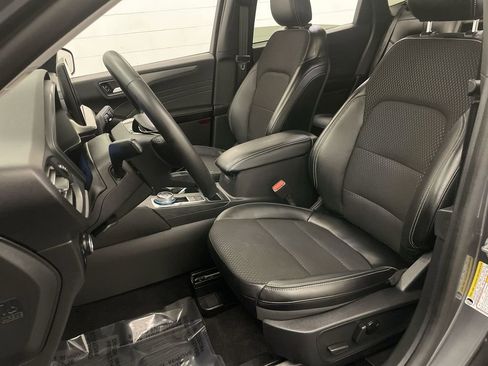 Used 2025 Ford Escape SE FWD image 13