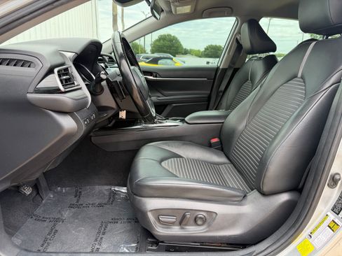 Used 2020 Toyota Camry SE FWD image 20