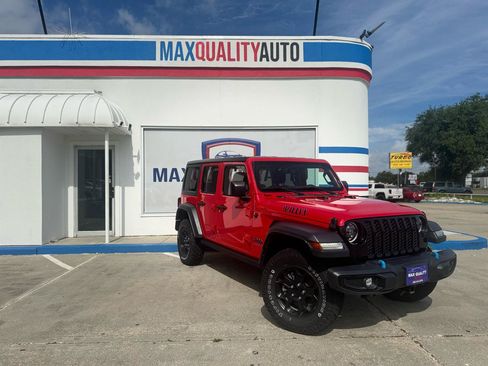 Used 2023 Jeep Wrangler Unlimited w/ Cold Weather Group AWD/4WD image 18