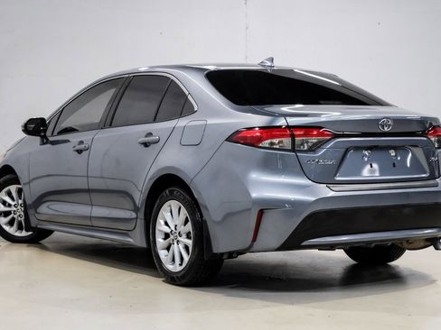 Used 2020 Toyota Corolla XLE image 16