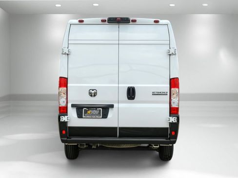 Used 2024 RAM ProMaster 2500 w/ Convenience Group FWD image 7