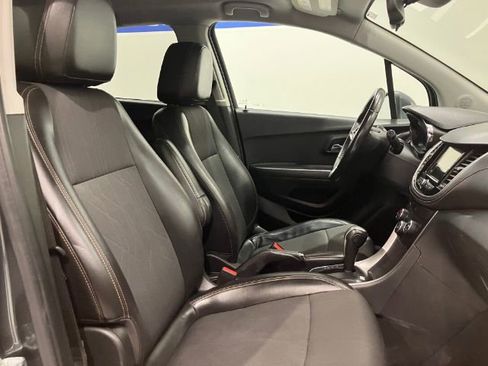 Used 2018 Chevrolet Trax LT w/ LT Convenience Package image 38