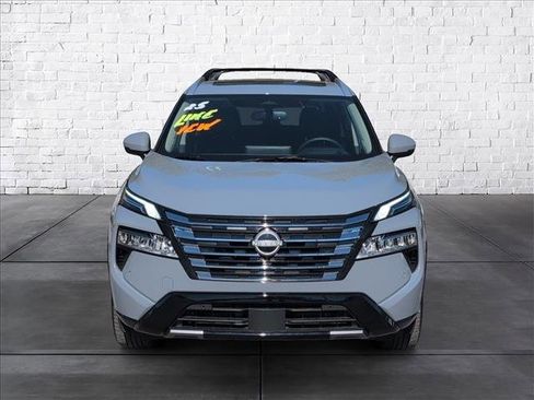 Used 2025 Nissan Rogue Platinum w/ Platinum Premium Package image 2