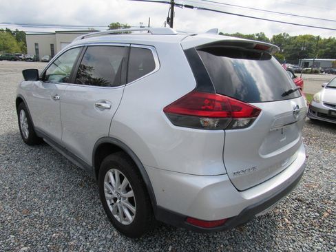 Used 2018 Nissan Rogue SV w/ Premium Package image 3