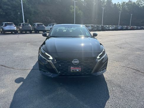 New 2025 Nissan Altima 2.5 SR image 2