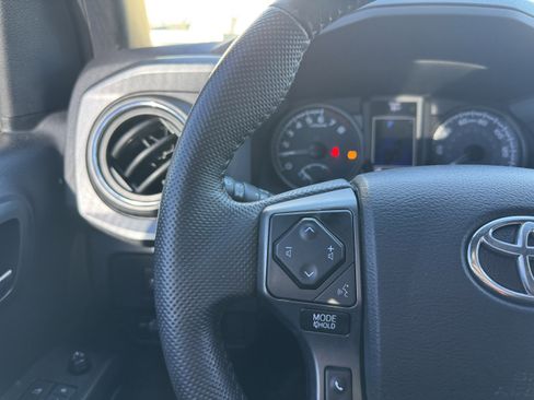 Used 2020 Toyota Tacoma TRD Off-Road w/ Technology Package image 22