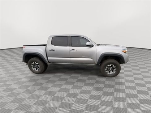 Used 2020 Toyota Tacoma TRD Off-Road image 2