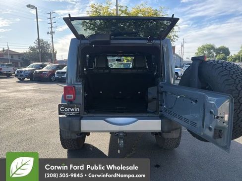 Used 2014 Jeep Wrangler Unlimited Sahara w/ Dual Top Group AWD/4WD image 30