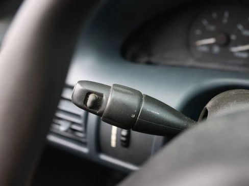 Used 2005 Chevrolet Cavalier Sedan w/ Preferred Equipment Group FWD image 26