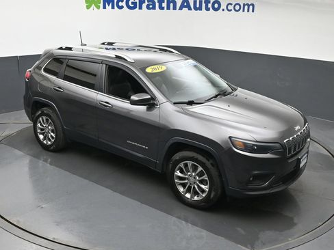 Used 2019 Jeep Cherokee Latitude Plus AWD/4WD image 3