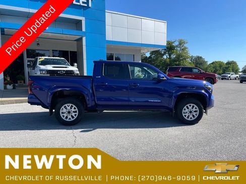 Used 2025 Toyota Tacoma SR5 AWD/4WD image 25