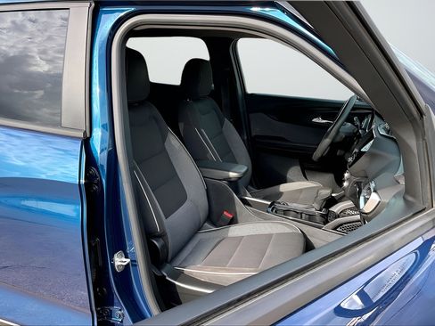 Used 2021 Chevrolet TrailBlazer LT w/ Convenience Package FWD image 21