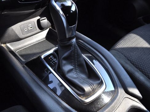 Used 2021 Nissan Rogue Sport S image 15