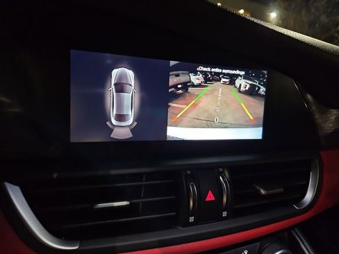 Used 2020 Alfa Romeo Giulia image 23