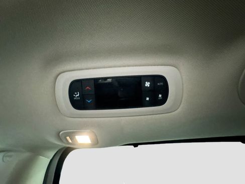 Used 2023 Chrysler Pacifica Limited FWD image 21