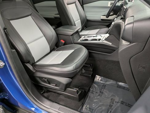 Certified 2022 Ford Explorer XLT w/ Equipment Group 202A image 28