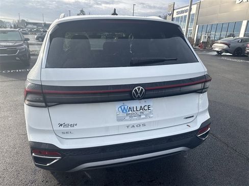 New 2026 Volkswagen Taos SEL image 5