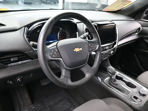 Used 2023 Chevrolet Traverse LT FWD image 11