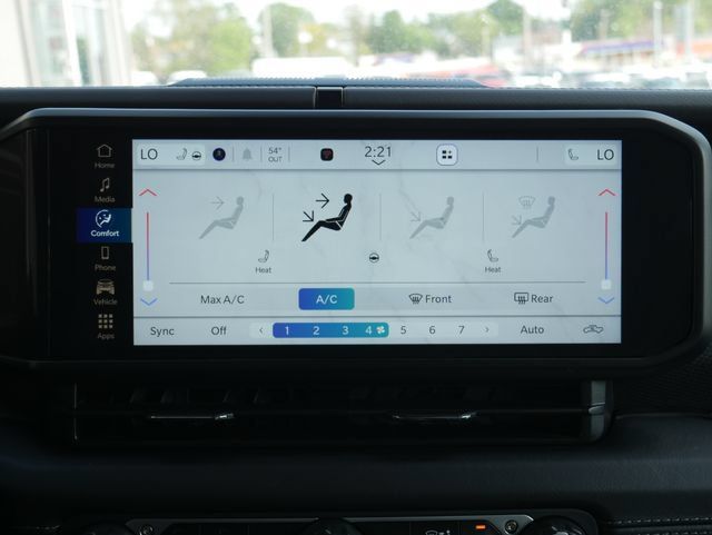 Used 2025 Jeep Gladiator Rubicon w/ Convenience Group AWD/4WD image 21