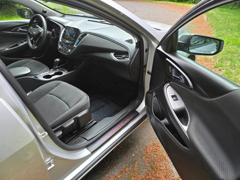 Used 2020 Chevrolet Malibu LS FWD image 12