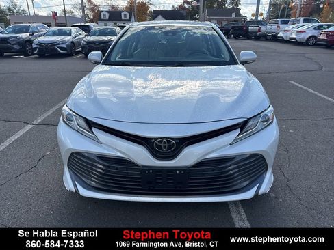 Used 2018 Toyota Camry XLE image 2